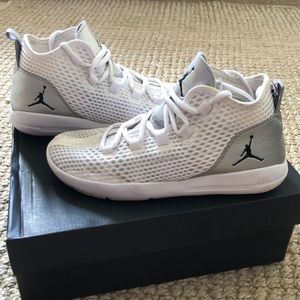 jordan reveal bg- white